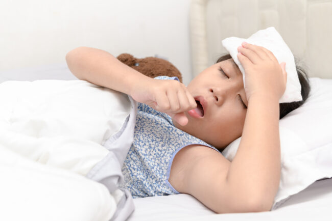 Trẻ bị viêm amidan sốt mấy ngày và bao lâu sẽ khỏi?