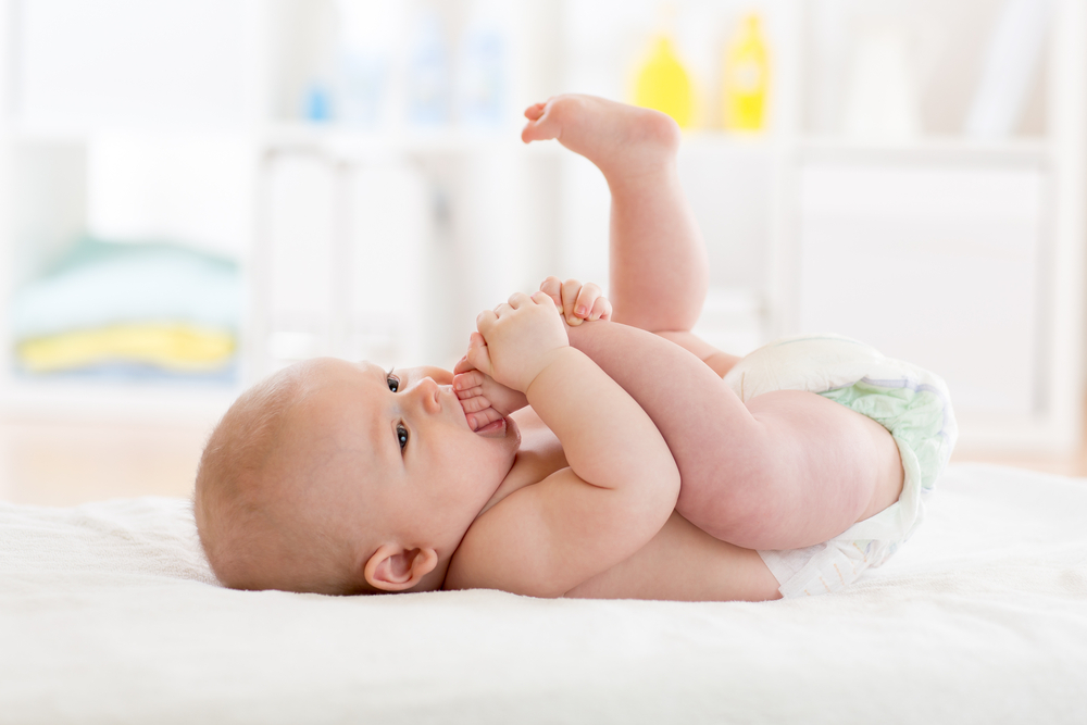 Trẻ sơ sinh đi phân xanh là do đâu? Cách chữa trị là gì?