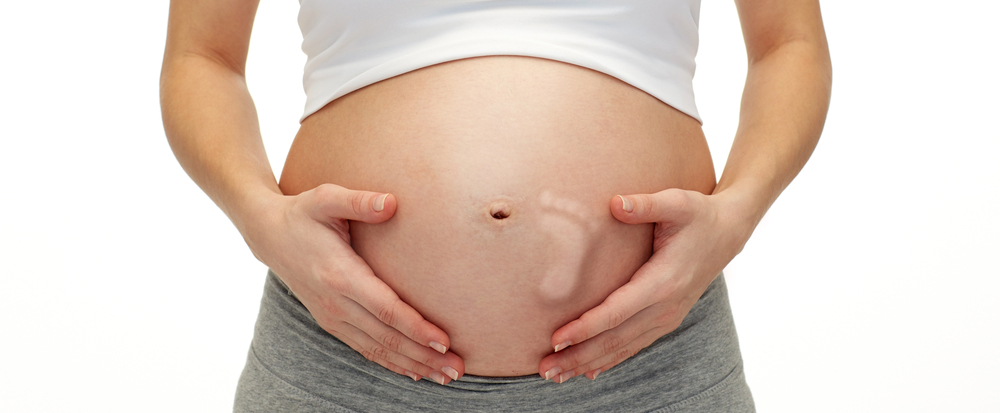 Tại sao thai nhi chỉ đạp bên phải? Liệu có nguy hiểm nào đang chực chờ mẹ và bé không?