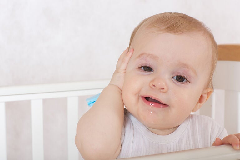 7 dấu hiệu viêm tai giữa ở trẻ sơ sinh cần đặc biệt chú ý