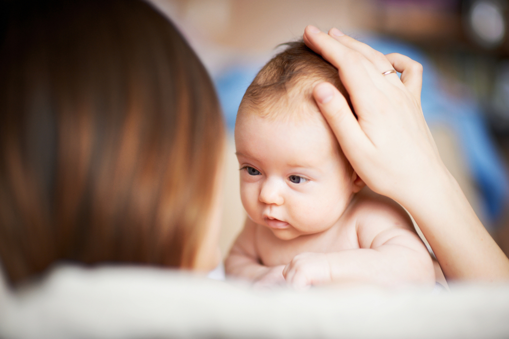 Mẹo dân gian chữa méo đầu ở trẻ sơ sinh đơn giản và hiệu quả