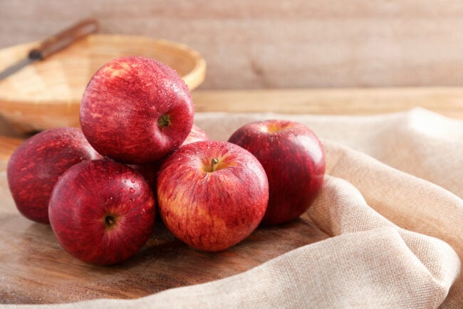 Một quả táo chứa bao nhiêu calo? Ăn táo có béo không?