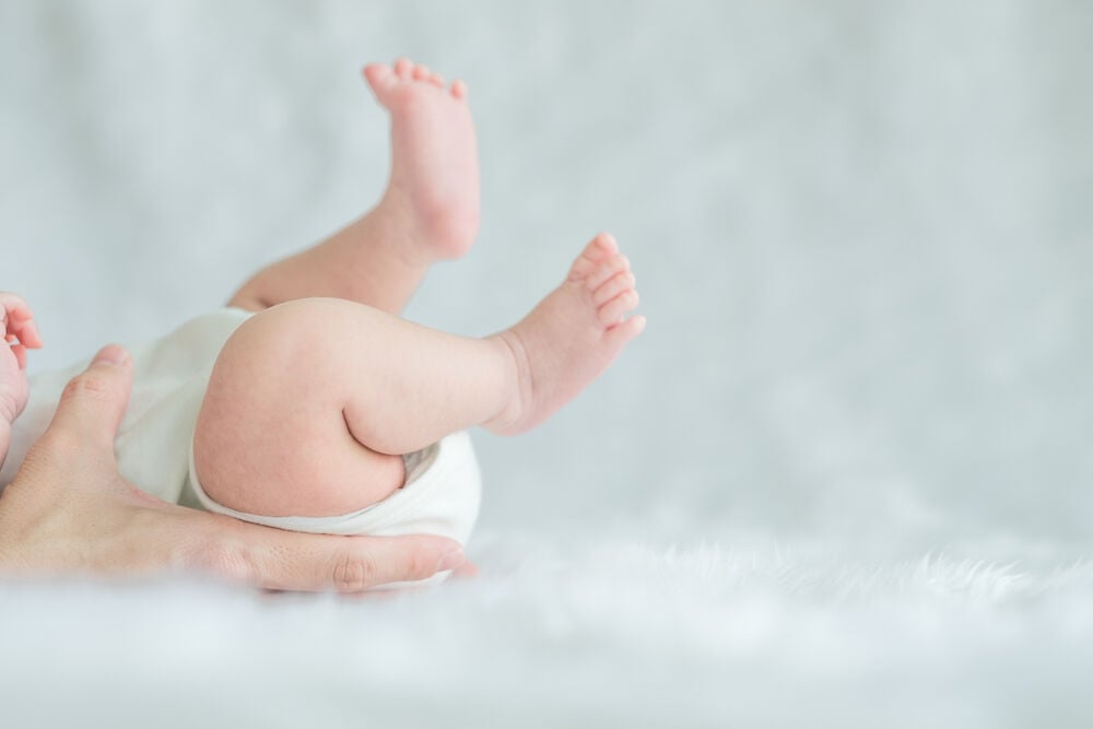 Giãn ruột sinh lý ở trẻ sơ sinh là gì? Cách khắc phục và cách chăm sóc bé