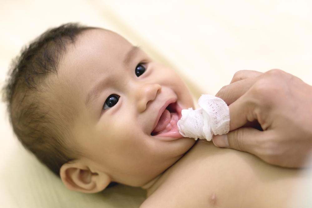 Mẹo giúp bé mọc răng không đau