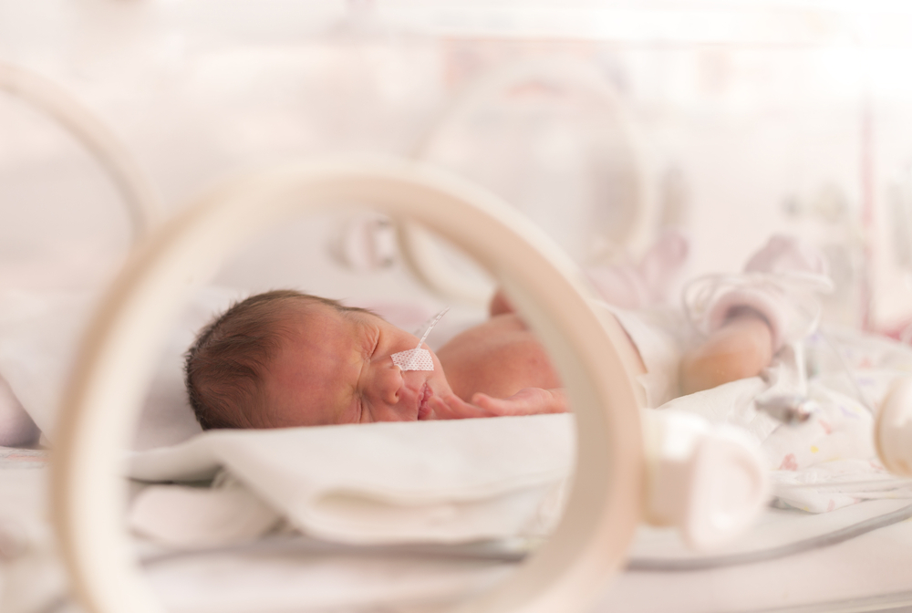 Ngoài dấu hiệu dọa sinh non, em bé sinh non có thể gặp nhiều biến chứng