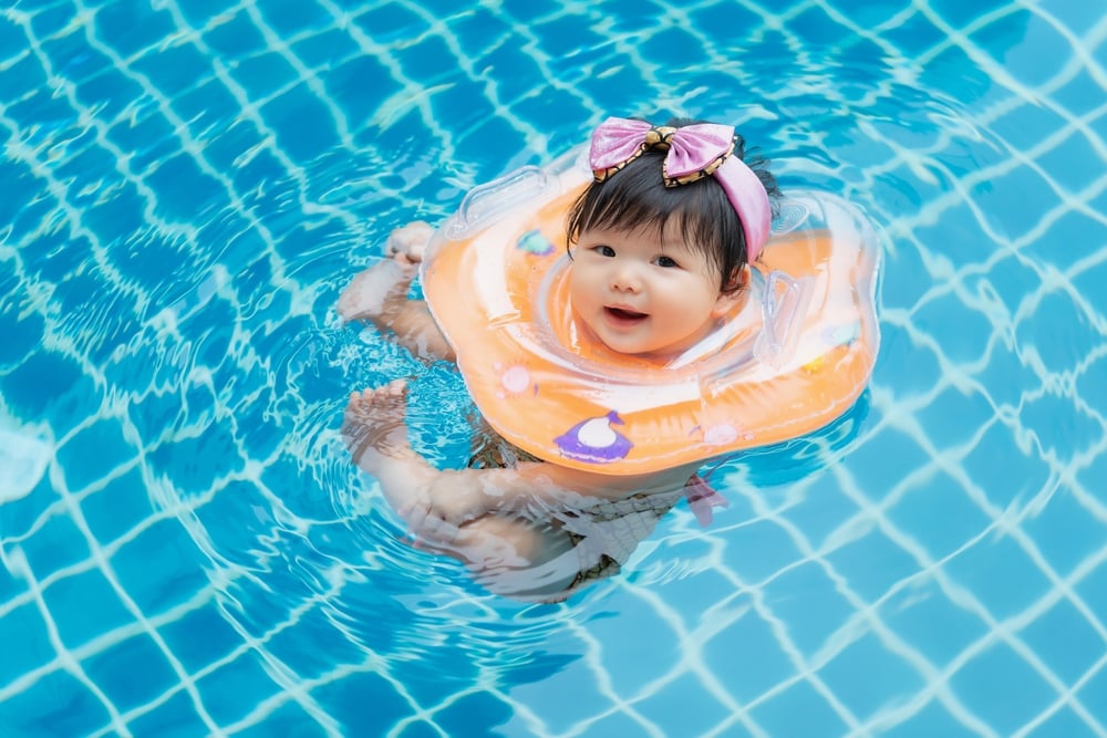 Bơi thủy liệu cho bé là gì? Bơi thủy liệu có tốt không?