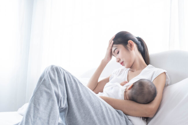 Mất sữa mẹ 2 tháng: Nguyên nhân ra sao và có lấy lại được không?