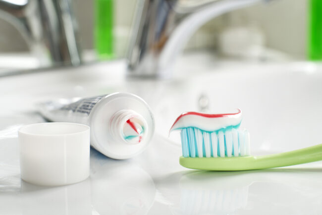 Thử thai bằng kem đánh răng có thật sự chính xác không?