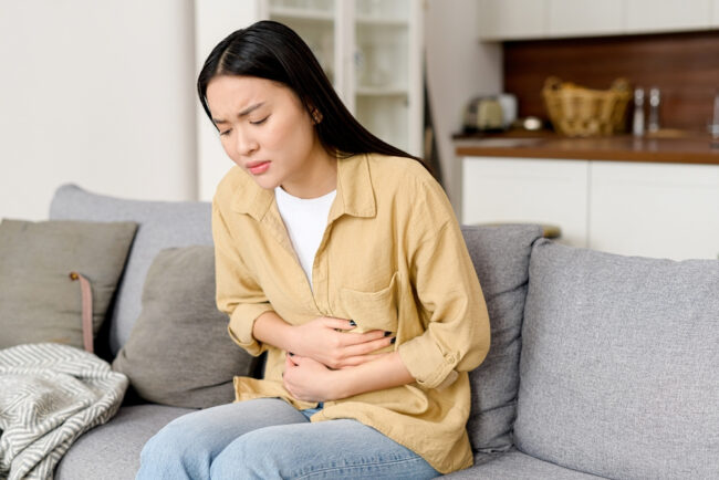 Máu báo thai có đau bụng không và khi đó phải xử lý như thế nào?
