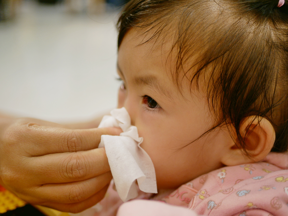 Mẹo dân gian chữa nghẹt mũi cho trẻ sơ sinh