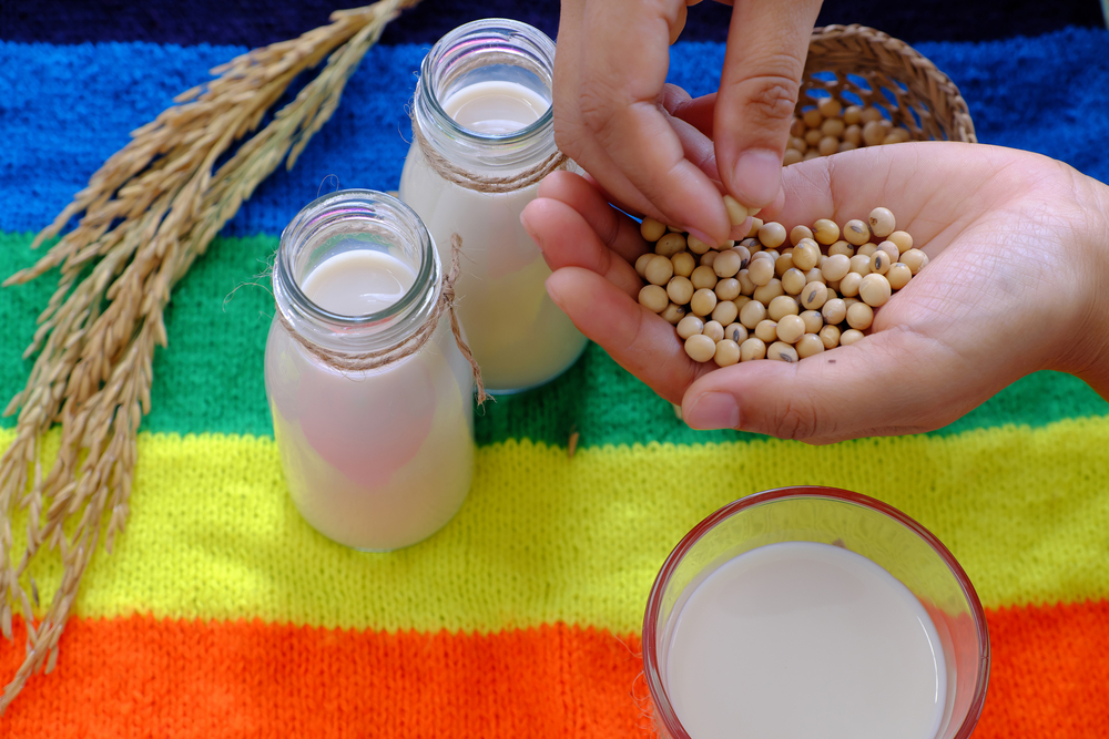 tác dụng của sữa đậu nành giúp kiểm soát các triệu chứng tiền và hậu mãn kinh