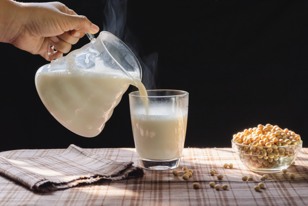 Phụ nữ uống sữa đậu nành mỗi ngày có tốt không? Sẽ tốt nếu dùng ở liều lượng vừa phải