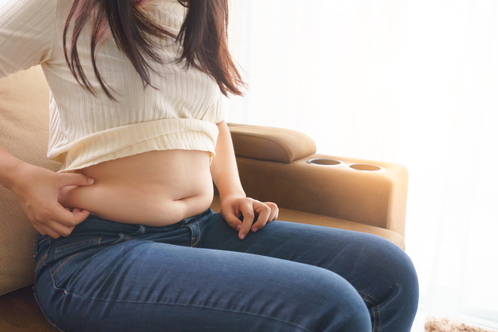Bụng bầu ngồi có ngấn không? Điểm khác biệt giữa bụng bầu và bụng mỡ