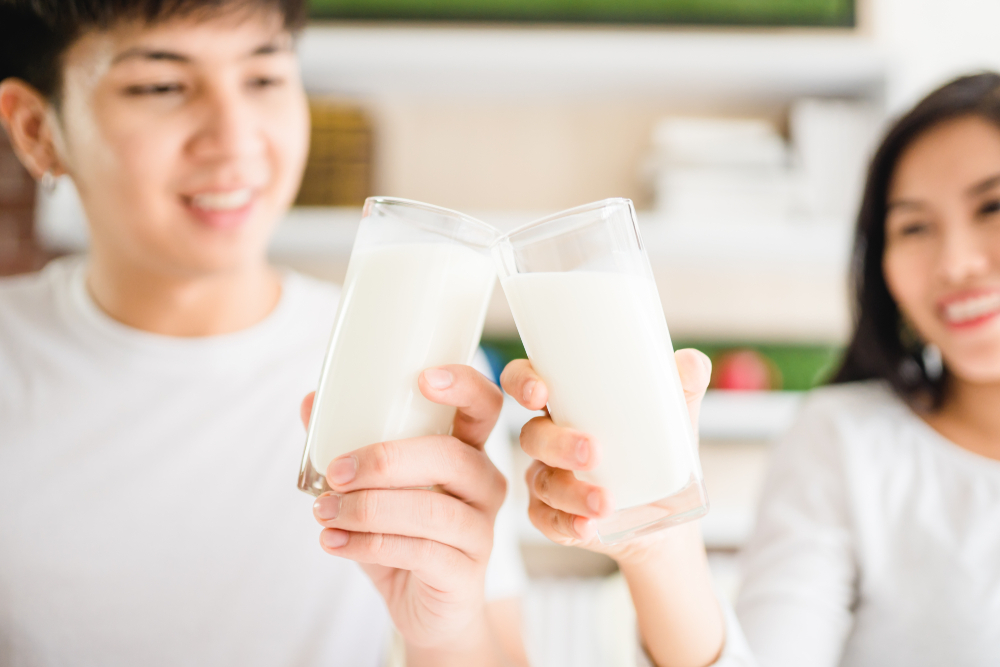 Đàn ông uống sữa đậu nành có tốt không? Câu trả lời là tốt nếu uống điều độ