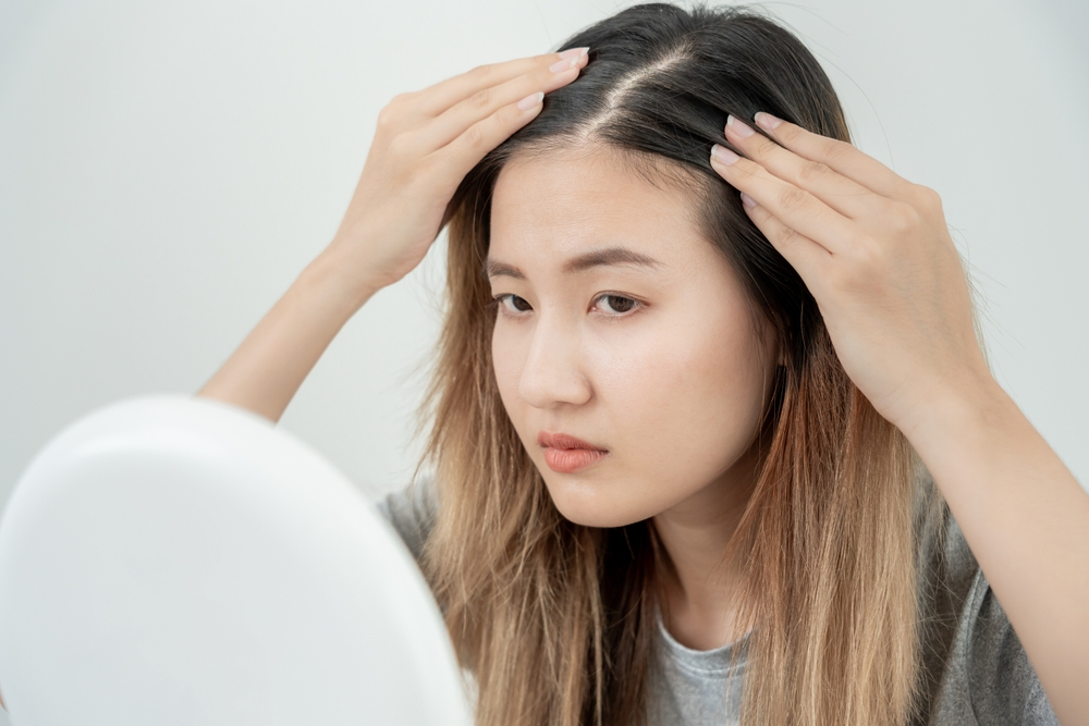 Tình trạng rụng tóc sau sinh bao lâu thì hết và cách khắc phục rụng tóc thế nào?