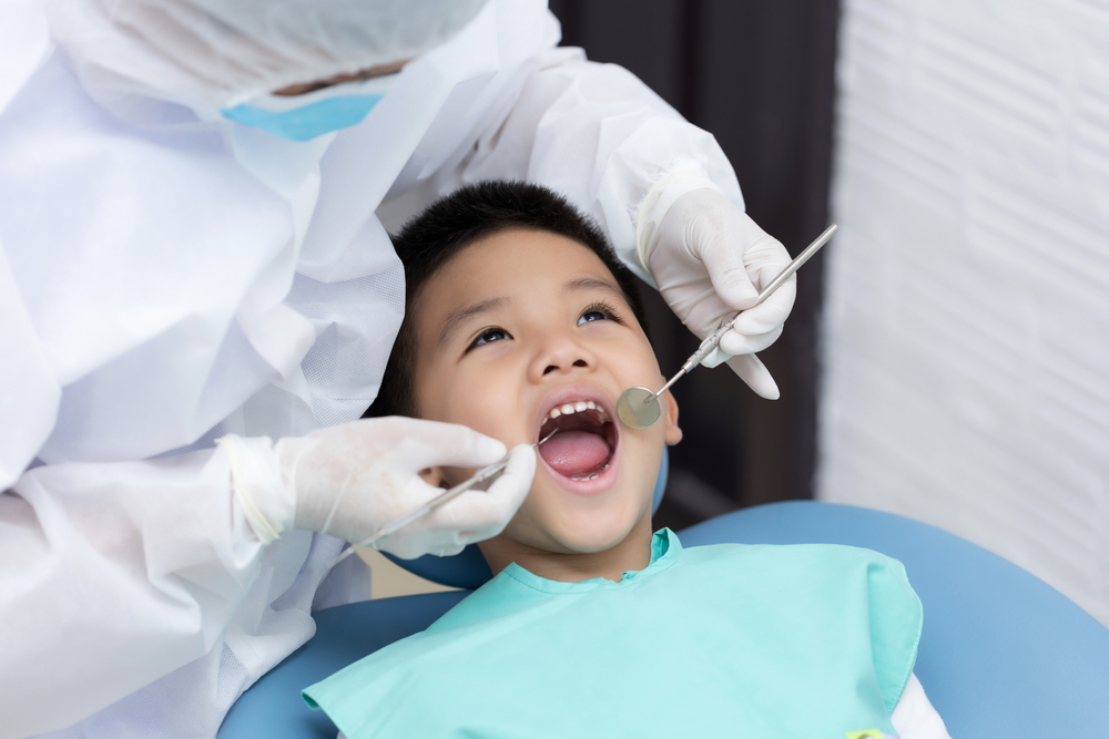 Cách điều trị tình trạng răng bé bị đen