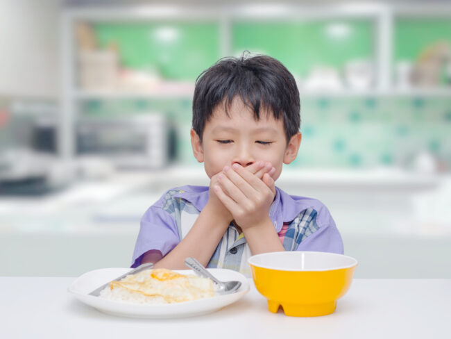 Trẻ bị ho có ăn được trứng gà không? Ăn gì để khỏi bệnh?