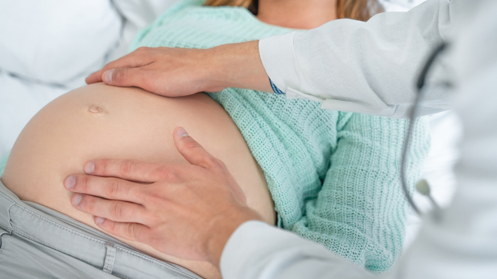 Phù thai là gì, nguy hiểm như thế nào và có điều trị được không?