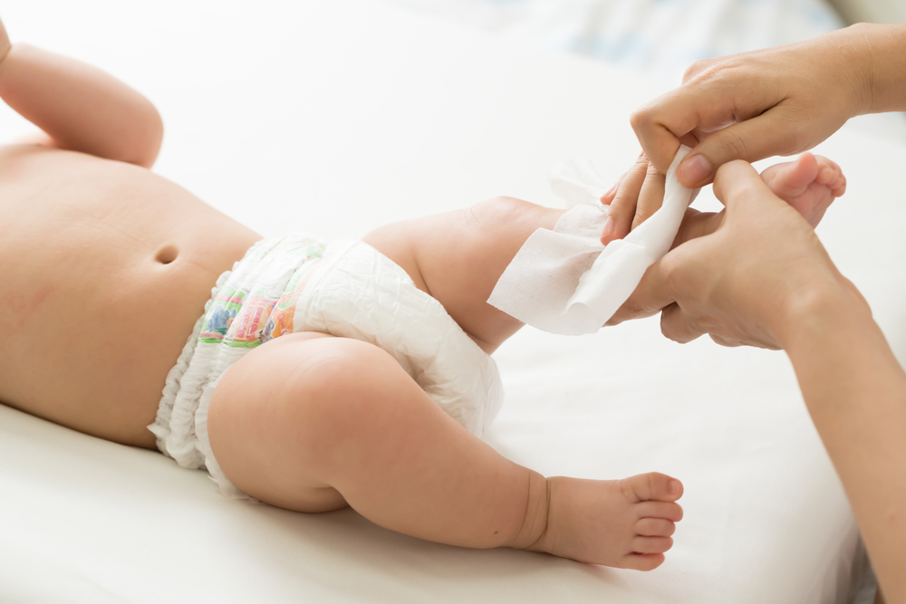 Có nên dùng khăn ướt cho trẻ sơ sinh không thì câu trả lời là có nhưng phải đảm bảo sử dụng khăn giấy an toàn, dành riêng cho trẻ sơ sinh