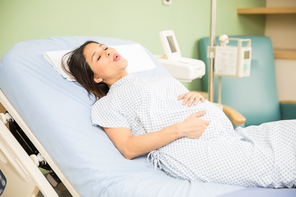 Hình ảnh gò bụng liên tục sắp sinh khiến mẹ bầu bị đau dữ dội