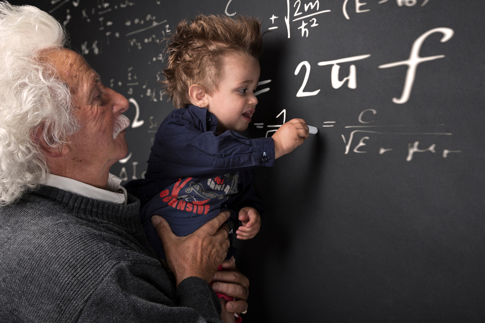 Trẻ chậm nói có thêm 7 biểu hiện này của hội chứng Einstein là em bé thông minh bẩm sinh