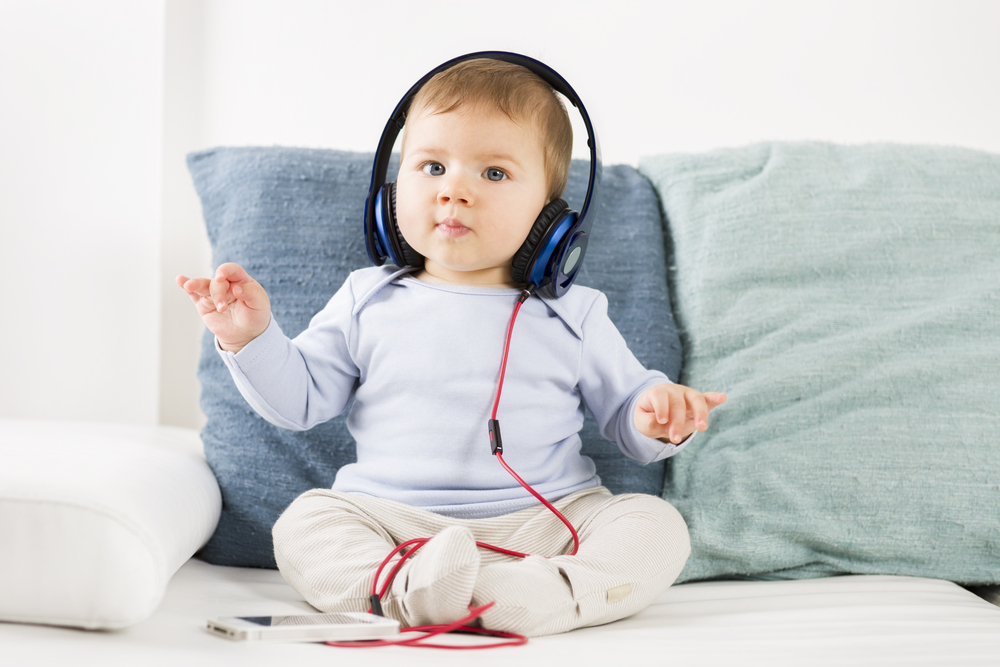 Trẻ chậm nói có thêm 7 biểu hiện này là em bé thông minh bẩm sinh: Có năng khiếu âm nhạc