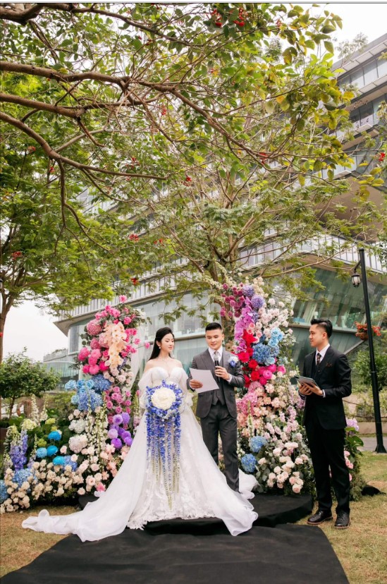 Quang Hải và Chu Thanh Huyền trao lời hứa nguyện trong tiệc cưới