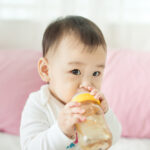 Nên cho trẻ uống sữa công thức đến mấy tuổi?