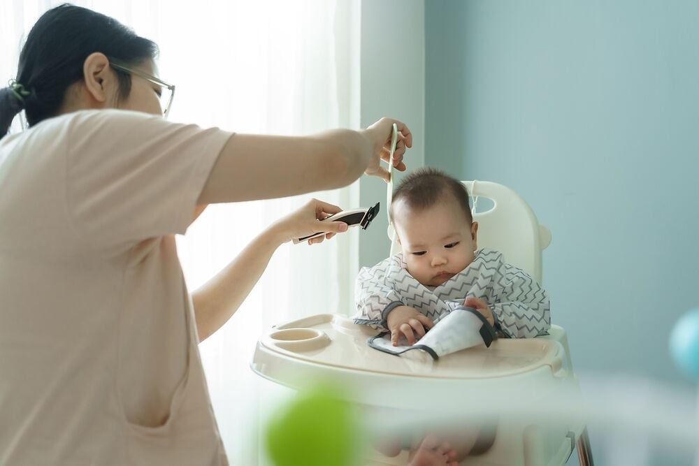 Ngày cắt tóc cho bé