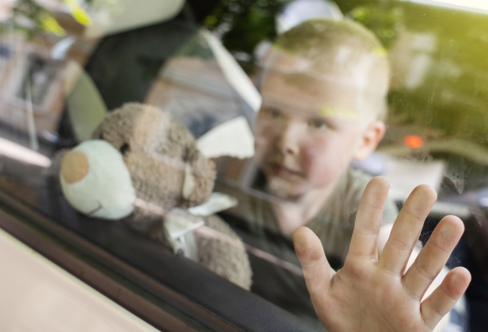 kỹ năng giúp trẻ thoát hiểm khi bị bỏ quên trên xe ô tô