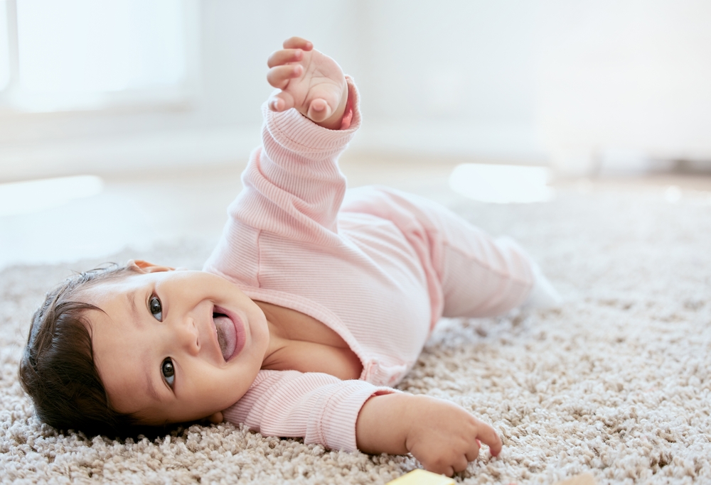 Bé 3 tháng tuổi biết làm gì