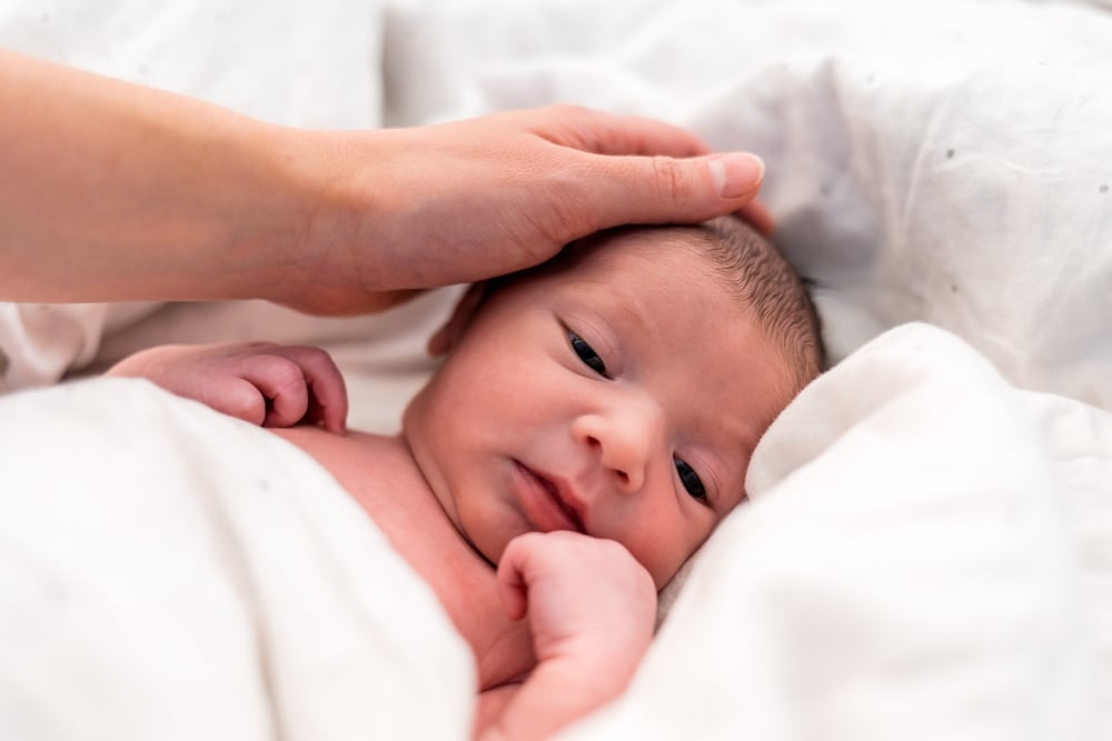 Thóp trẻ sơ sinh bị lõm có nguy hiểm không? Dấu hiệu cần lưu ý
