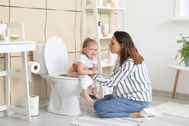 Trẻ 2 tuổi đi ngoài nhiều lần trong ngày do đâu? Giải pháp hiệu quả