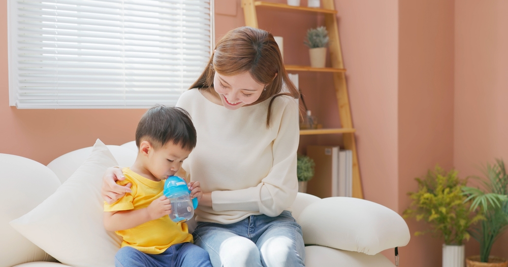 trẻ 2 tuổi đi ngoài nhiều lần trong ngày