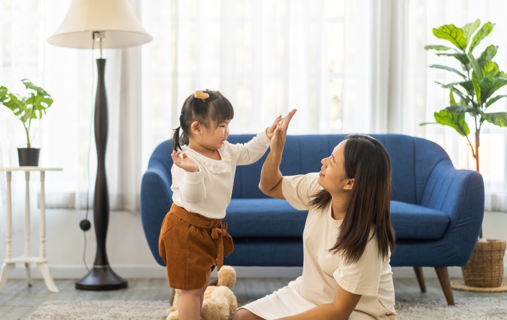 trẻ 2 tuổi hay cáu gắt, ăn vạ