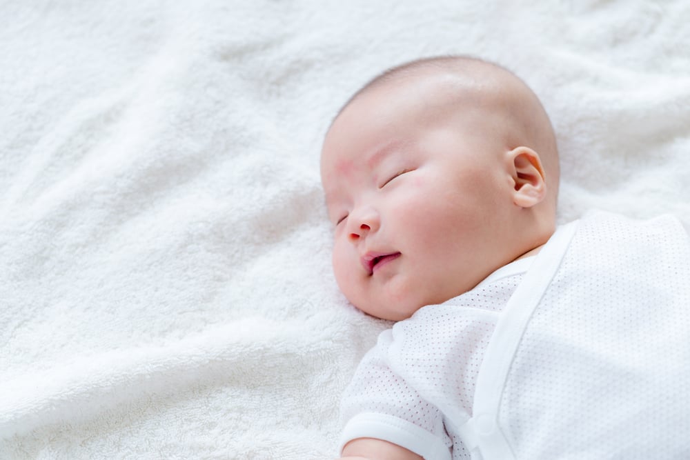 Trẻ 3 tháng ngủ bao nhiêu tiếng giúp bé phát triển toàn diện?