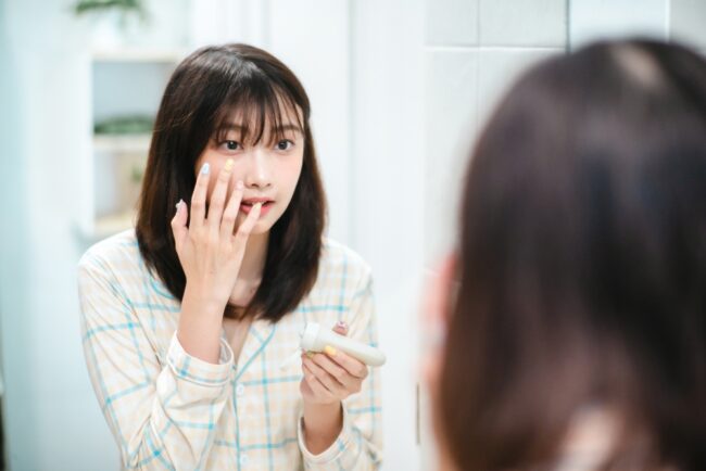 Giải đáp: Cấp ẩm cho da thế nào để an toàn, hiệu quả?