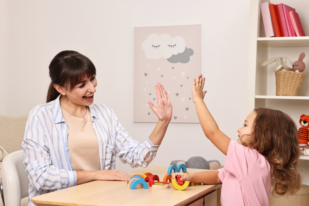 Giáo viên dạy trẻ tự kỷ: 5 điều ba mẹ cần biết để hỗ trợ con hiệu quả