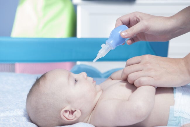 Hút mũi cho trẻ sơ sinh và trẻ nhỏ: Những điều cha mẹ cần biết!
