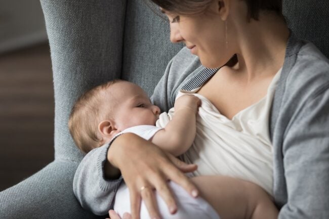 Lợi ích nuôi con bằng sữa mẹ: Món quà đầu đời mẹ dành cho bé