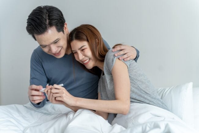 Thời điểm dùng que thử thai chính xác nhất: Nên ưu tiên sáng hay tối?