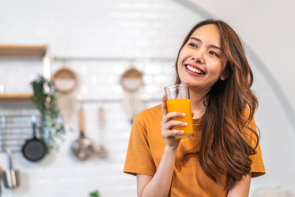 uống nước ép trái cây