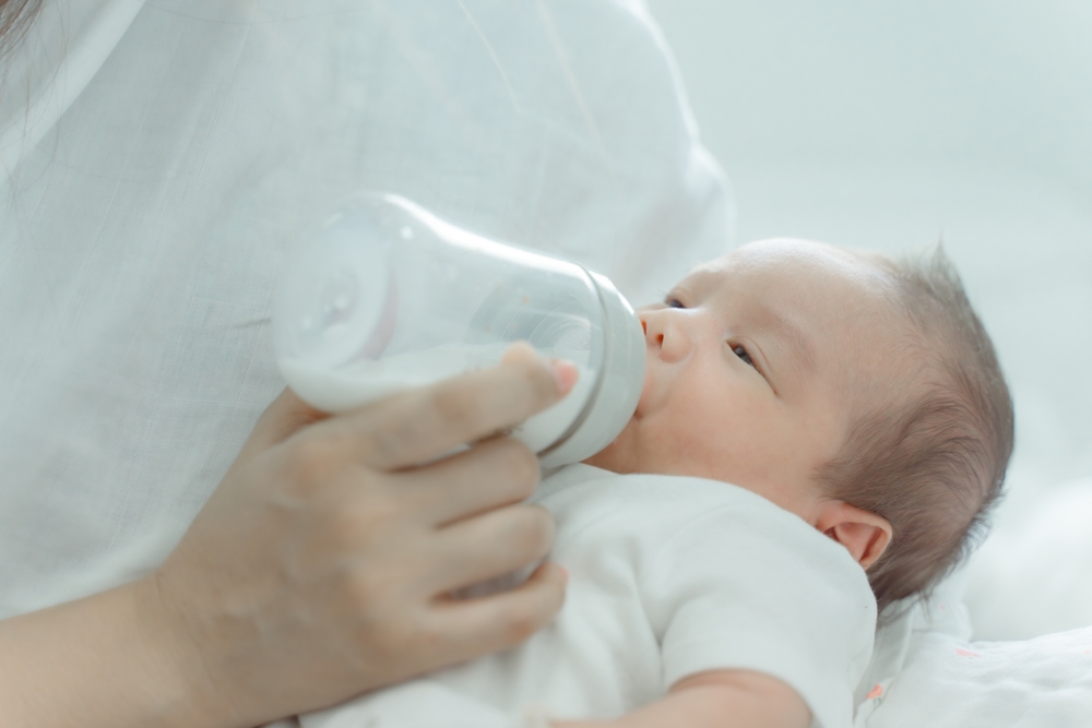 Chọn sữa cho con: Nguyên tắc theo độ tuổi và những lưu ý mẹ cần biết