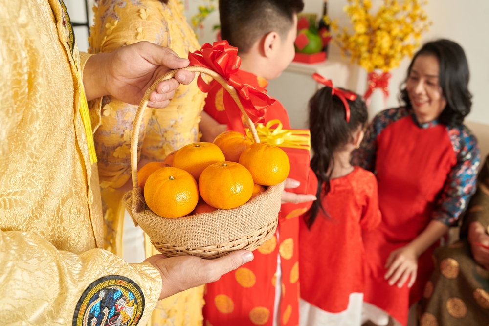 dạy con chúc Tết lì xì