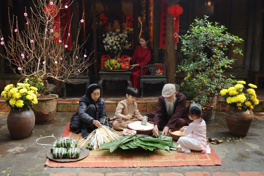 Dạy con chúc tết ông bà