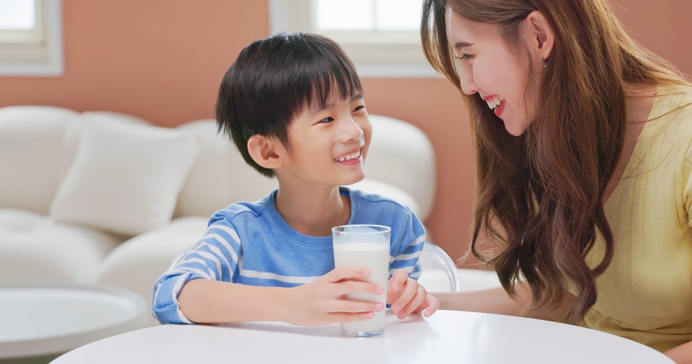 Lactoferrin là gì? Cân nhắc lợi ích khi chọn sữa cho con