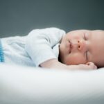 Tầm quan trọng và lịch tham khảo giấc ngủ của trẻ sơ sinh