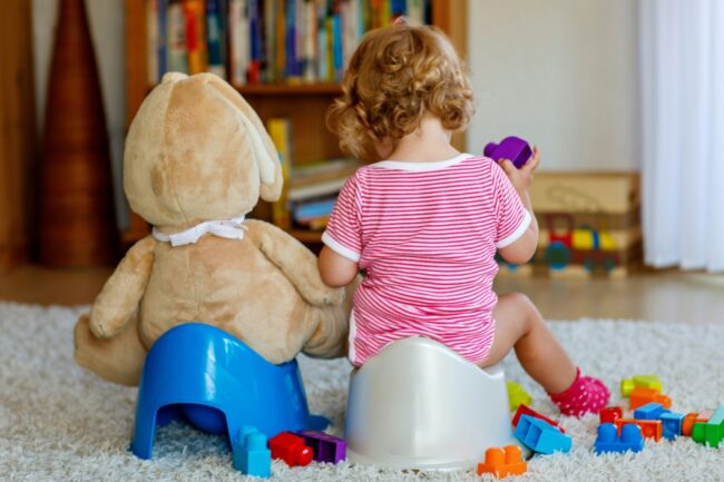 Bé ăn dặm đi ngoài nhiều lần: Khi nào ba mẹ cần lo lắng?